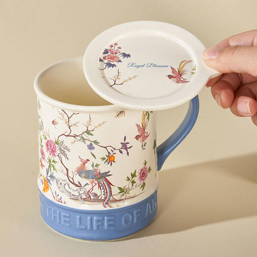 大英博物馆 东方梦境系列 凤栖春晓浮雕 带盖马克杯-流云蓝 商品图3