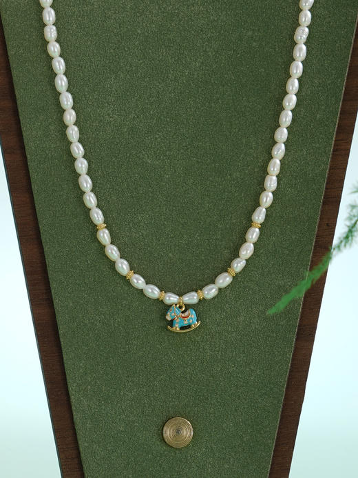 子佩集【马上圆满】银S925珍珠项链【SGN1050001】4mm珠小马镀金珐琅彩2512 商品图1