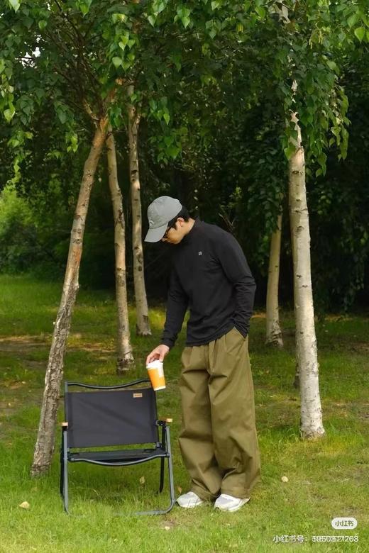 一店d Kolon抓绒半拉链长袖T
舒服炸！！真的推荐你们人手3件来 面料真的舒服 亲肤裸感到了极致😌 再加上它家特有的立体裁剪 上身纵享自由 商品图6