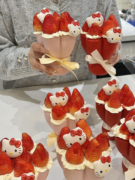 kt草莓巧克力花束蛋糕 商品图1