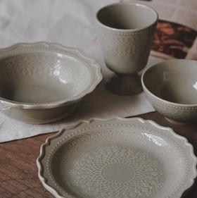 每一个都是艺术品🍀【浮雕蕾丝餐具系列】精致古典的美与现代瓷器的碰撞 ✅大面碗+高脚杯+⁡餐盘+⁩饭碗！多器型可选