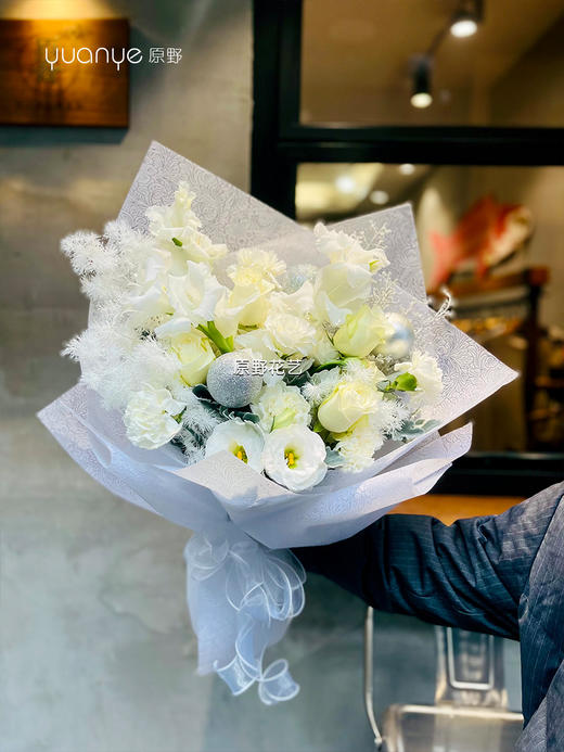 【永恒不变的守护】白玫瑰白桔梗混搭花束 商品图1