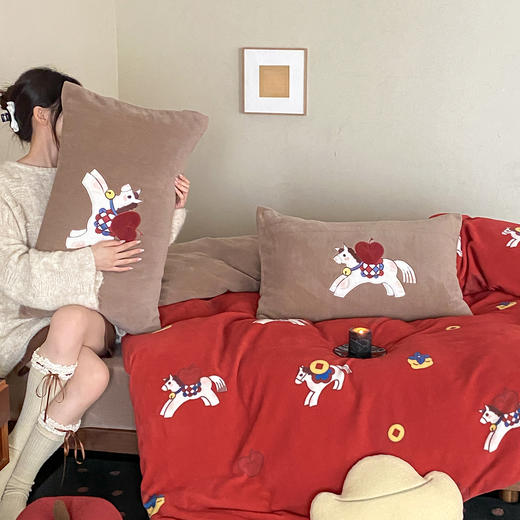 自然醒高克重牛奶绒四件套-发财小马（送元宝抱枕）MT 商品图4
