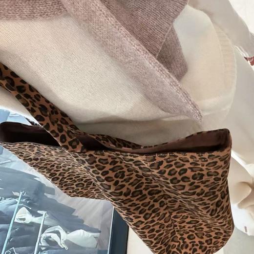 🐆【Bottle sister 豹纹大托特包】容量党封神款🍂如果你是追求 “一包搞定所有场景” 的大容量爱好者，那它简直是为你量身定制的本命包！ 商品图0