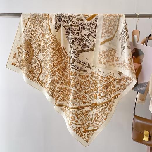 鹿鹿推荐·法师复古小众丝巾多功能穿搭抹胸披肩头巾 商品图1