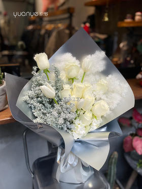 【白色恋人】白玫瑰混搭花束