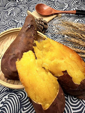 嘿山贡薯🍠
不够惊艳，怎么敢打扰。
云南板块海拔1800米一代纯种株长达180天的用心守候，千亩基地自有种植，吃到的不仅是甜，是云南的红土、高山湖的水，和基地十年的心血，推荐品尝👏