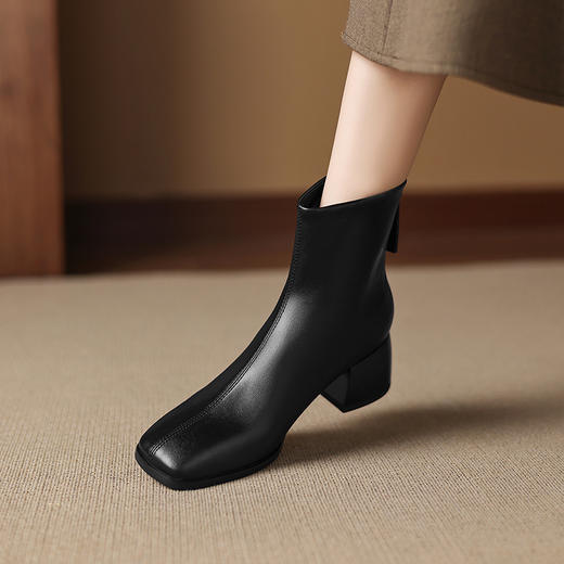 【预售5天】黑色米白色巨好看短靴秋冬加绒粗跟时装马丁靴裸靴261-2 商品图0