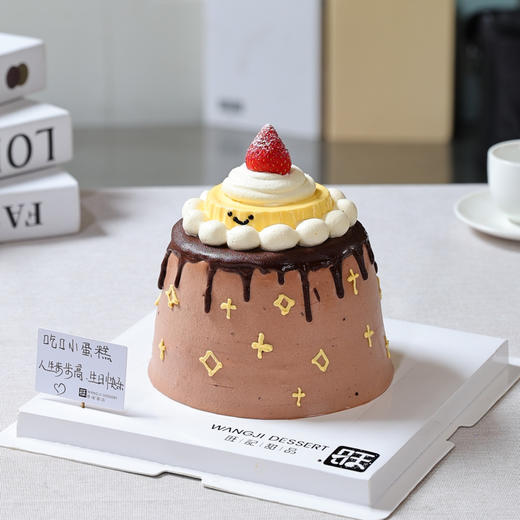 布蕾巧克力淋面蛋糕，里面芒果鲜果，黄油脆脆便夹心蛋糕 商品图0