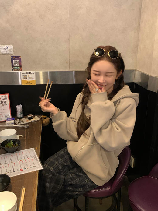 Read Nameless /品牌面料樱桃卫衣奶咖色+加绒格子裤 2025/12/18 商品图10