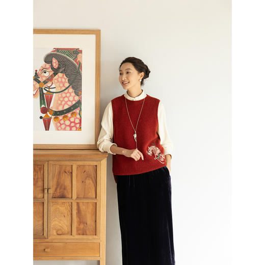 牧衣游原创 UPW精工手绣羊绒混织马夹软糯舒适百搭红色背心 连霏 商品图2