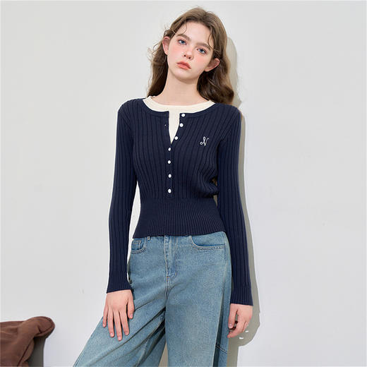 西遇长袖短款毛针织衫女新款修身弹力显瘦假两件毛衣D3642438 商品图7