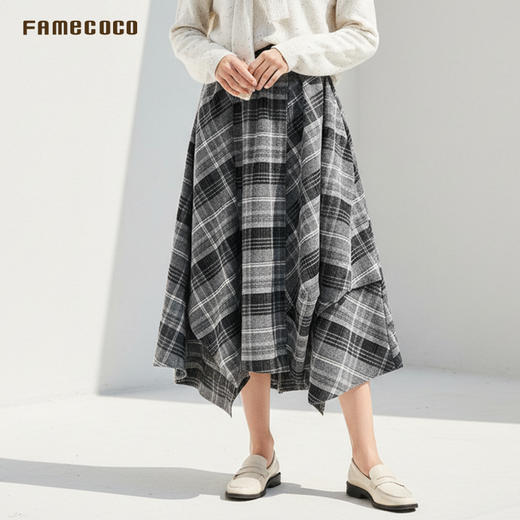 Famecoco范可儿学院风不规则设计格纹半身裙宽松百搭FAD8HA107 商品图3