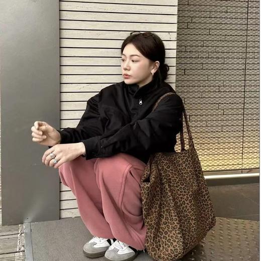 🐆【Bottle sister 豹纹大托特包】容量党封神款🍂如果你是追求 “一包搞定所有场景” 的大容量爱好者，那它简直是为你量身定制的本命包！ 商品图5