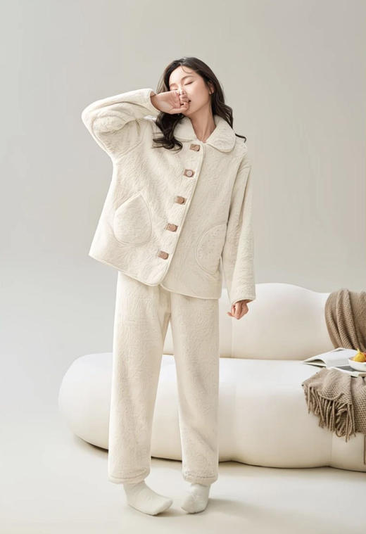 【高性价比·情侣款高奢雪花绒睡衣套装家居服】双面舒棉绒北极绒黑科技 贴身不起静电加绒加厚睡衣家居服女 商品图5