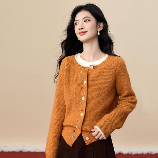 【周四狂欢价】熙世界彩色纽扣厚款毛衣开衫女2025年秋冬新款软糯仿羊驼毛针织衫 商品图2
