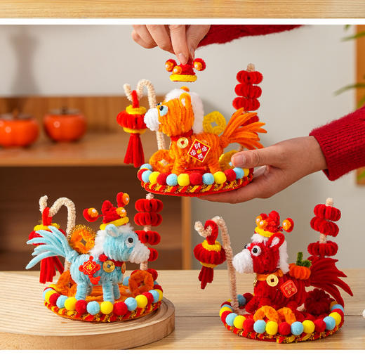 【赠视频教程 小马摆件/灯笼/铃铛/小鞭炮挂饰】新年摆件新年礼物过年喜庆马年装饰 儿童手工DIY扭扭棒福桶材料新年礼品 商品图3