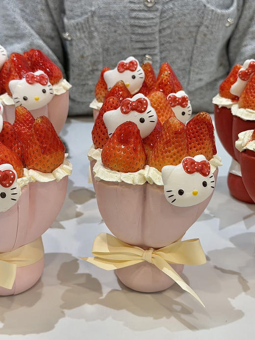 kt草莓巧克力花束蛋糕 商品图3