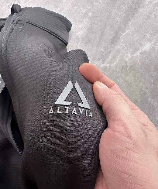 全新正品ALTAVIA半拉链内里加绒男士运动户外弹力抓绒衣，只有S 码 商品图3