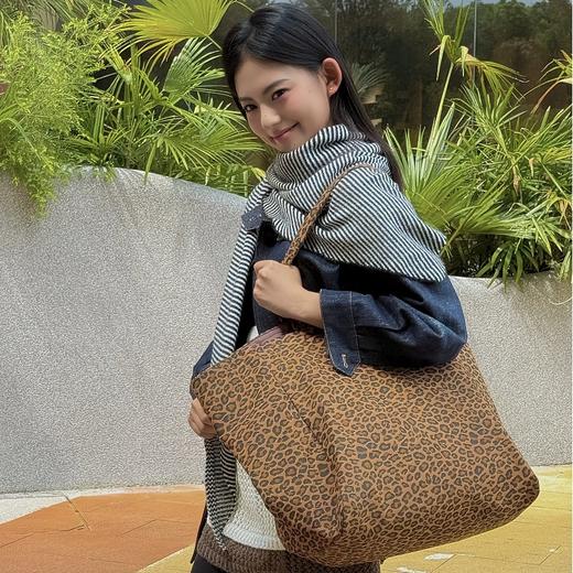 🐆【Bottle sister 豹纹大托特包】容量党封神款🍂如果你是追求 “一包搞定所有场景” 的大容量爱好者，那它简直是为你量身定制的本命包！ 商品图4