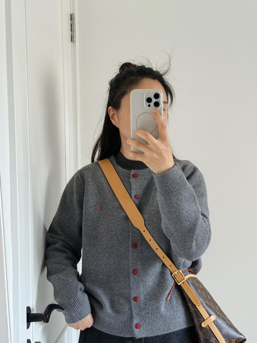 25冬--新年笑脸刺绣彩扣毛衣针织开衫【包邮+三天无理由退换】 商品图1