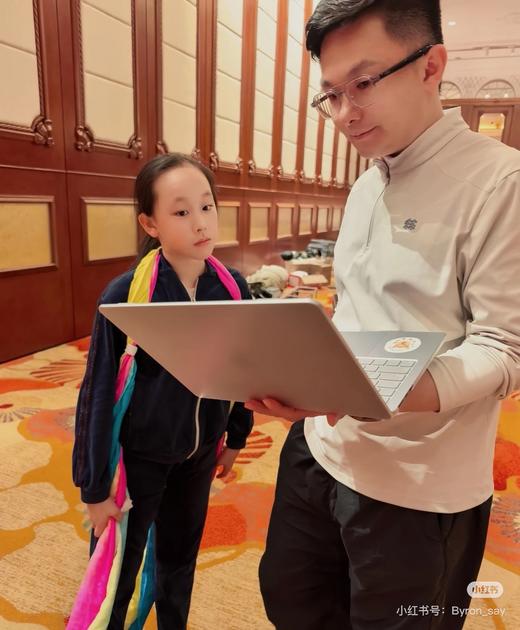 一店d Kolon抓绒半拉链长袖T
舒服炸！！真的推荐你们人手3件来 面料真的舒服 亲肤裸感到了极致😌 再加上它家特有的立体裁剪 上身纵享自由 商品图7