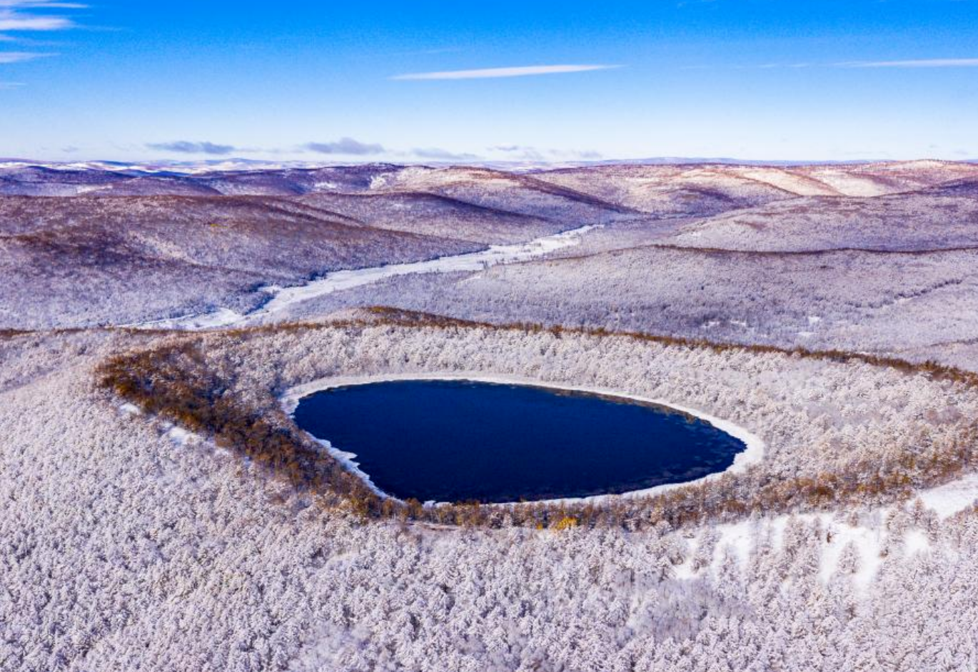 【元旦、圣诞】内蒙阿尔山、阿尔山国家森林公园、百里雾凇长廊、白狼峰、亲爱的客栈2拍摄地鹿村、阿尔山雪村、阿尔山火车站、海拉尔东山滑雪场、 满洲里六天双飞游