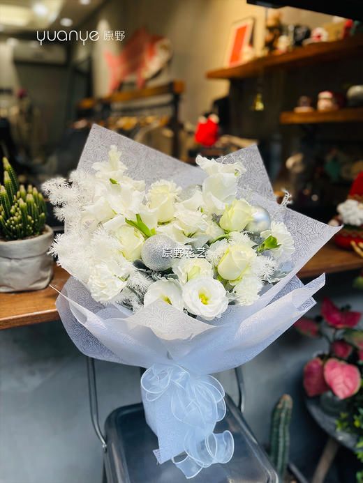 【永恒不变的守护】白玫瑰白桔梗混搭花束 商品图0