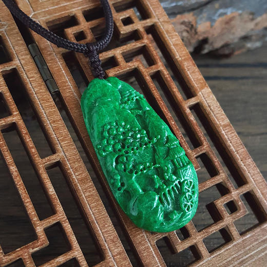 【天然正品】A货翡翠天然细腻豆种满绿山水平安无事牌翡翠吊坠项链53.0*29.0*11.3MM(皆取最大值) 210725AK20特价：1080 商品图3
