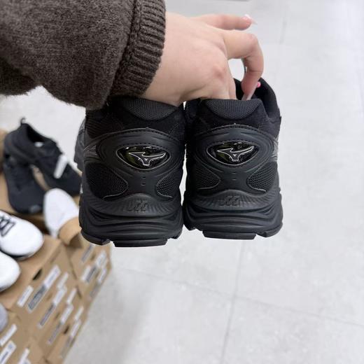 MIZUNO休闲鞋379.90（线上线下同步销售，不一定有货，介意勿拍）612963-GY 商品图1