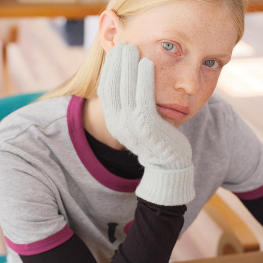 品质感拉爆 29%兔毛羊毛混纺纯色绞花针织手套！实物比图片更好看 2025女冬季韩系复古麻花可触屏手套！ 商品图3