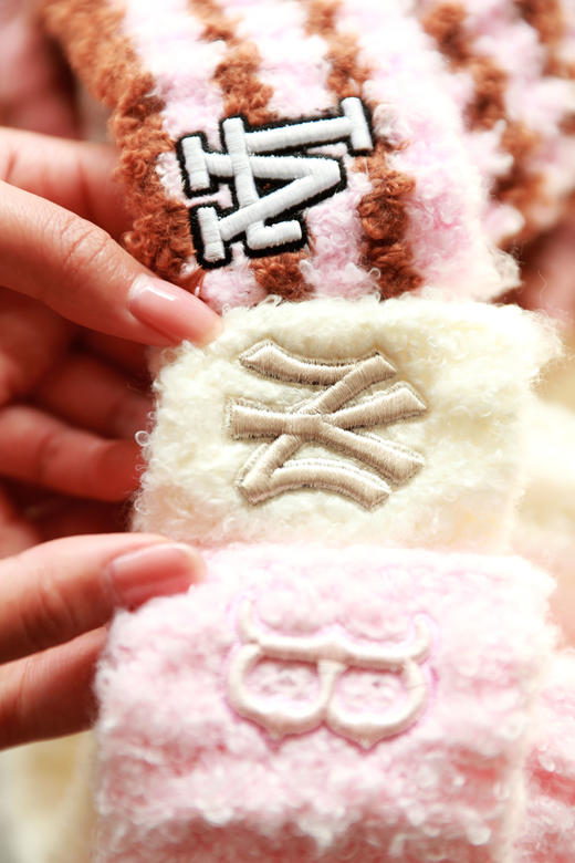 仙女猫耳帽，毛茸茸的很舒服。绵羊毛重工刺绣针织毛线帽C121766 商品图1