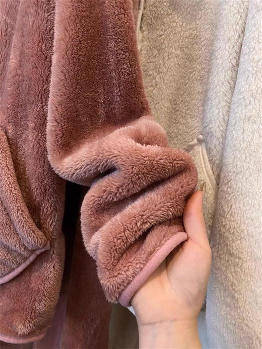 【高性价比·情侣款高奢雪花绒睡衣套装家居服】双面舒棉绒北极绒黑科技 贴身不起静电加绒加厚睡衣家居服女 商品图6