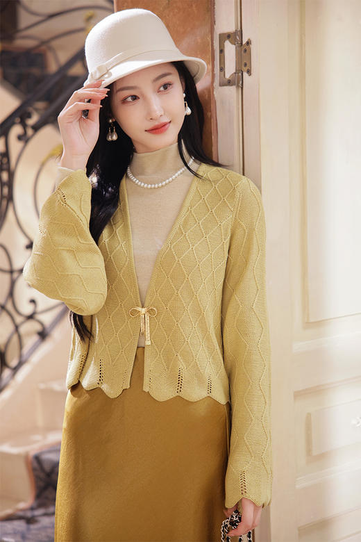 逸红颜明月优选 #波浪菱格新中式针织衫【酥禾】把金色阳光穿在身上，让波浪写下复古诗行~ 商品图0