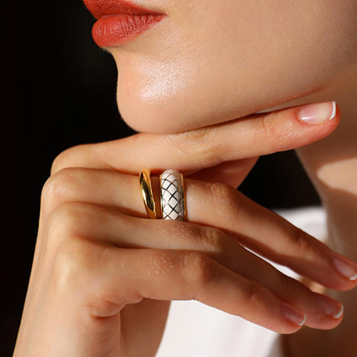 【黄龄&刘忻同款】大英博物馆联名系列 | 白色圣蛇戒指 商品图2