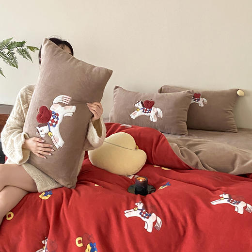 自然醒高克重牛奶绒四件套-发财小马（送元宝抱枕）MT 商品图12