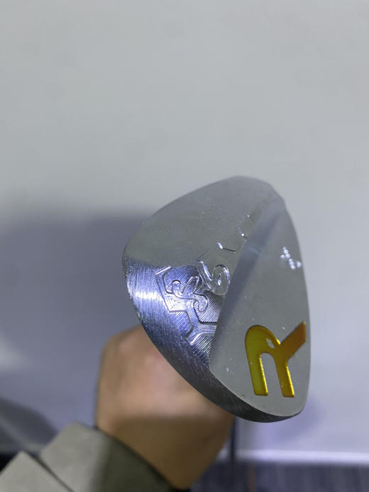 几乎全新小蜜蜂56度挖起杆特价只要380元 商品图1