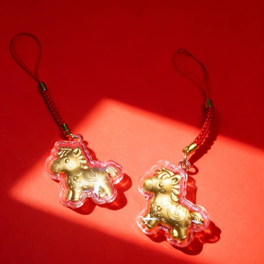 【超值2个装】灵珠 “马上有钱”小马吊坠 可当包挂/手机链 含金挂件 一物一证 商品图0
