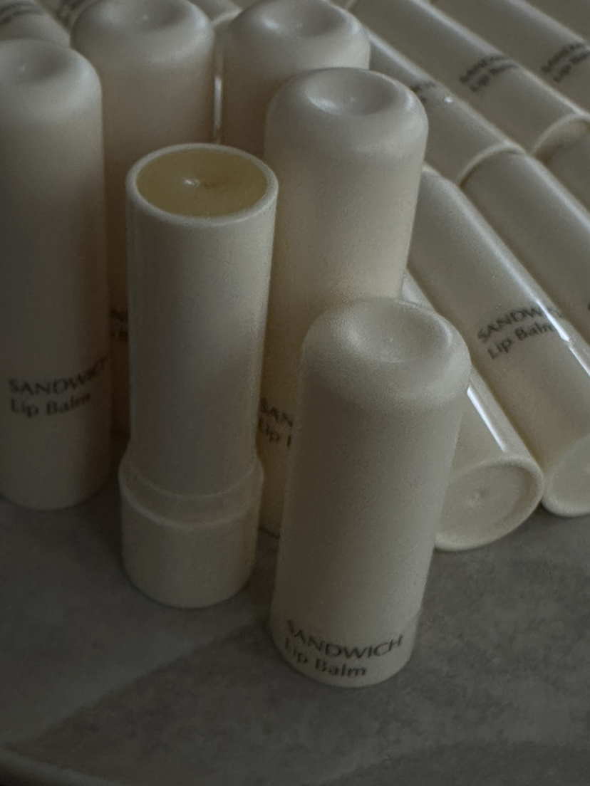 不参加折扣 芬兰燕麦胚芽油夹心唇膏唇yan干燥滋润淡纹保湿口红打底男女