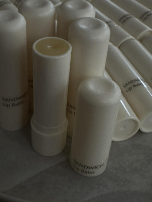 不参加折扣 芬兰燕麦胚芽油夹心唇膏唇yan干燥滋润淡纹保湿口红打底男女 商品图0