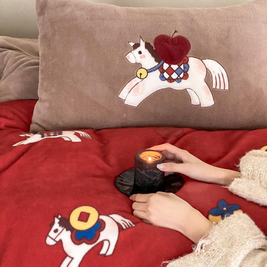 自然醒高克重牛奶绒四件套-发财小马（送元宝抱枕）MT 商品图5