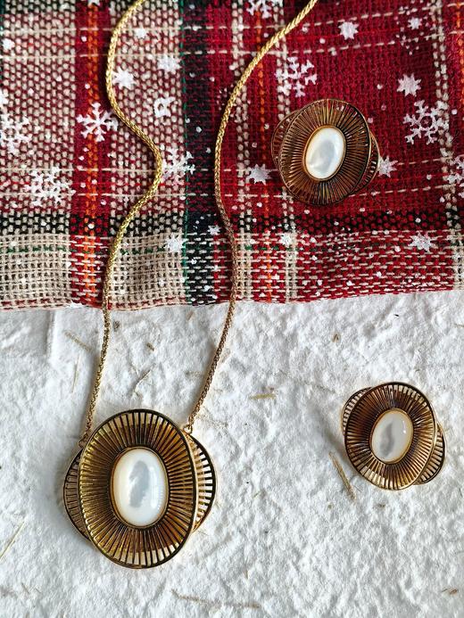 SOL DE VERANO 龙达白贝母耳钉 商品图1