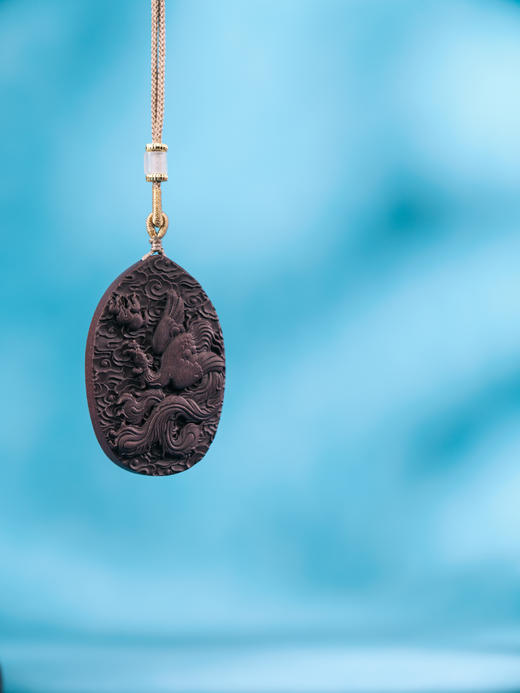 【丹凤朝阳 纳福香牌】丙午妙品 | 名贵香方正面精雕八卦葫芦背面雕刻火凤凰 尺寸：宽≈4cm 高≈6cm 厚≈0.8cm  商品图1