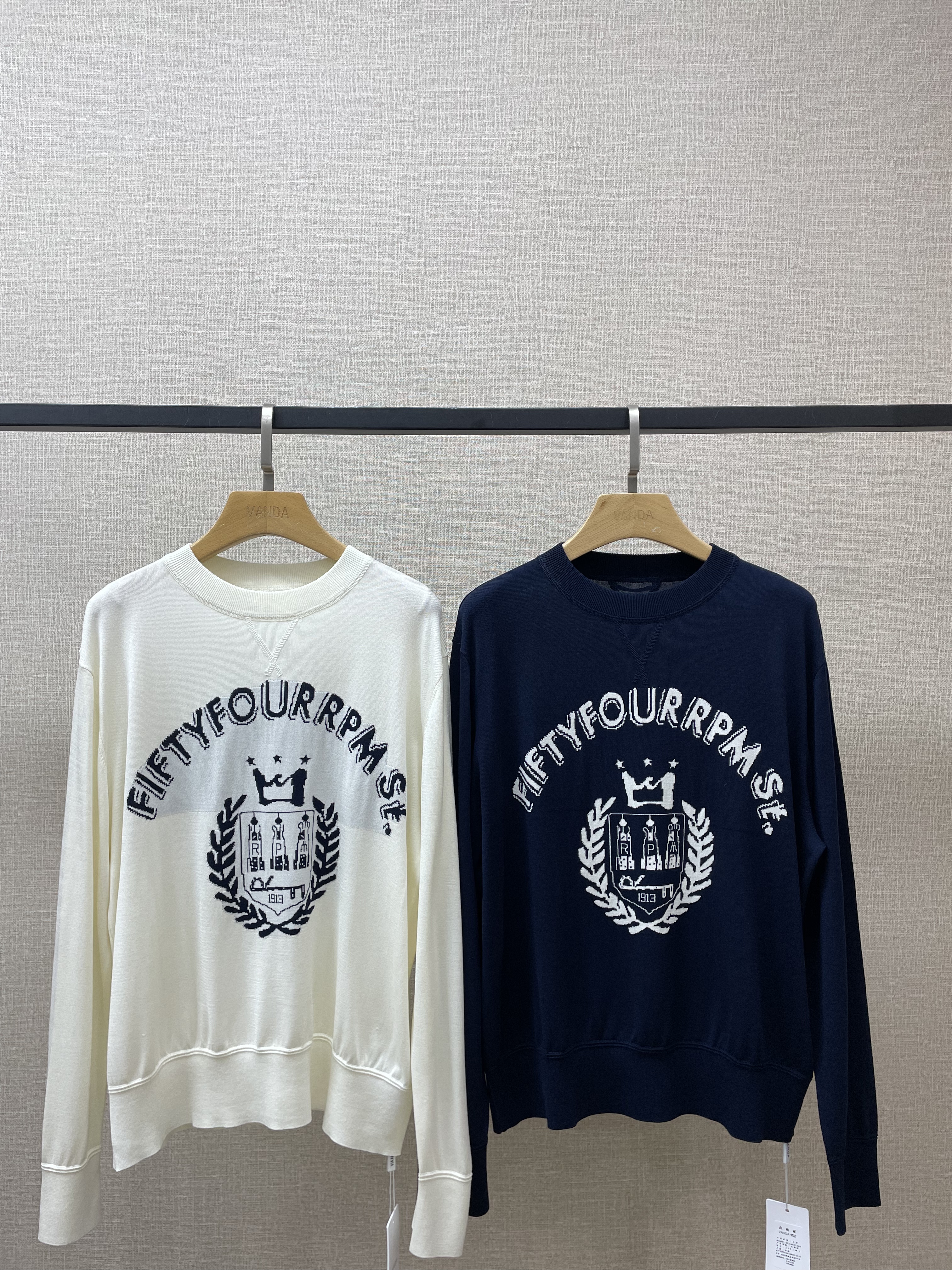 绢丝字母针织上衣