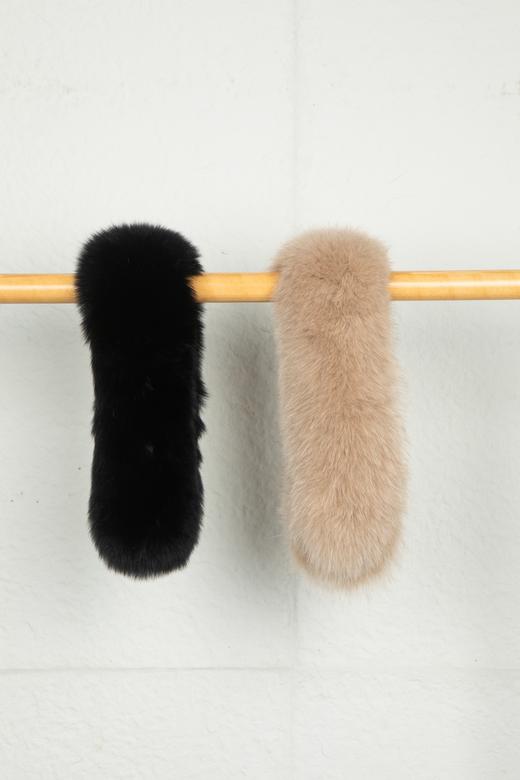 一周发货【真狐狸毛围脖】外狐绒蓬松飘逸·内獭兔细密亲肤｜74cm长冬季双层奢华围脖13cm宽幅｜双面不同质感｜冬日氛围感叠搭利器 商品图12