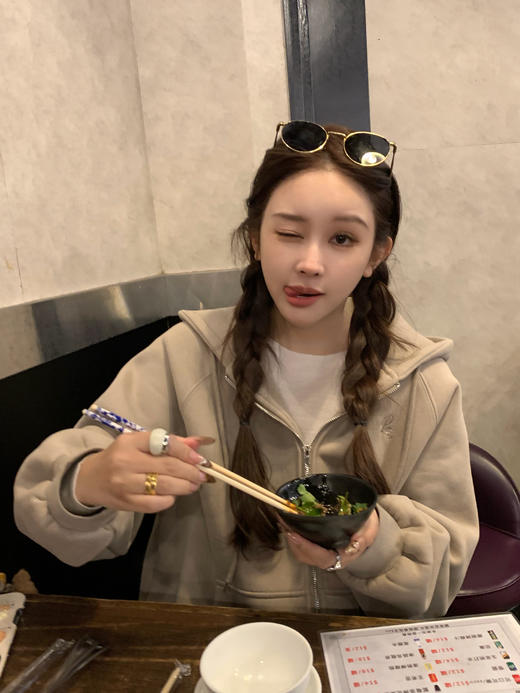 Read Nameless /品牌面料樱桃卫衣奶咖色+加绒格子裤 2025/12/18 商品图11