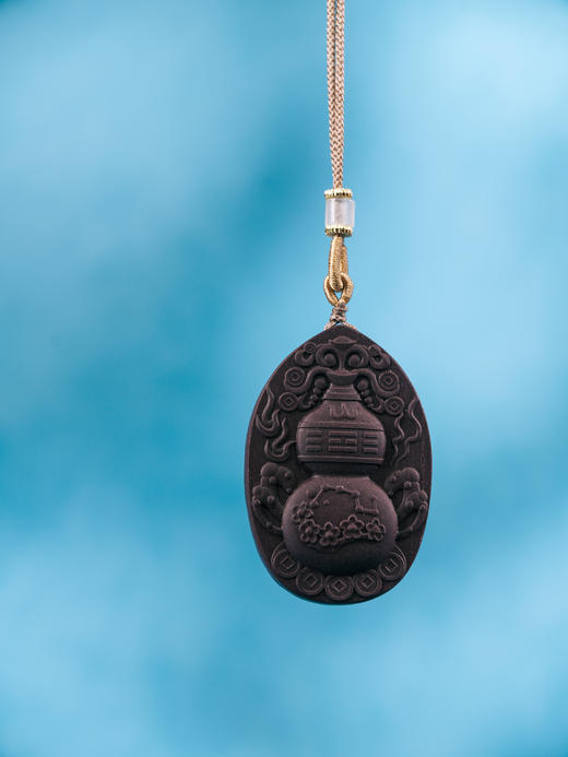 【丹凤朝阳 纳福香牌】丙午妙品 | 名贵香方正面精雕八卦葫芦背面雕刻火凤凰 尺寸：宽≈4cm 高≈6cm 厚≈0.8cm  商品图2