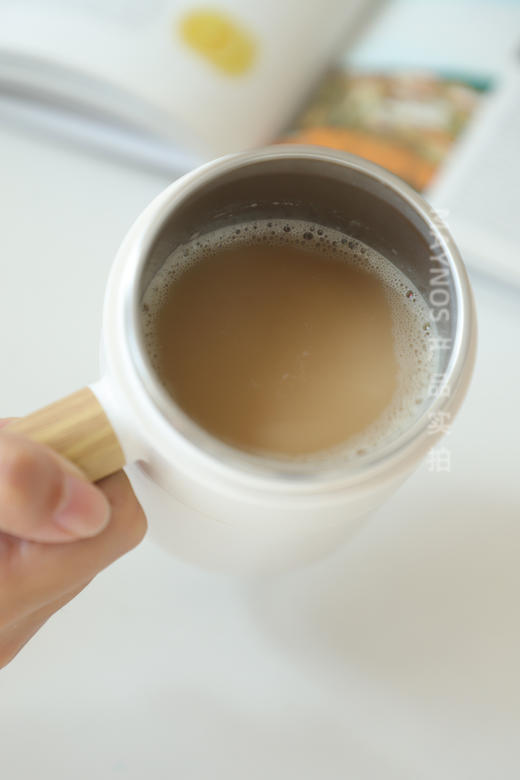  🌟【MAYNOS磁力自动搅拌杯】 只需💰35.9元手残党也能喝上完美饮品！ ✅8000转/分钟，强劲动力，高速搅拌 ✅304食品级不锈钢，健康材质，耐腐蚀 商品图2