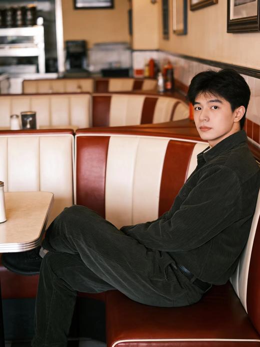 D121814精典复古风2025新款褶裥棉质灯芯绒长裤 商品图14