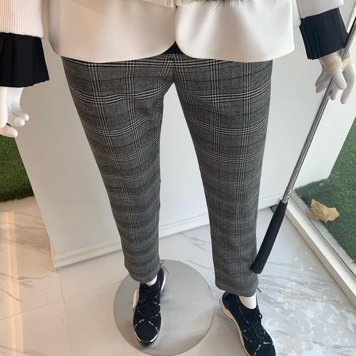 FL早春女士格纹磨毛长裤来了！与格纹百褶裙同款设计同种面料，磨毛格纹布舒适亲肤有弹性，挺括有型，长直筒版型，提臀显瘦，格纹非常法式慵懒风格，时髦感直升！搭配素色上衣就能轻松打造洒脱优雅的气质女造型！ 商品图2